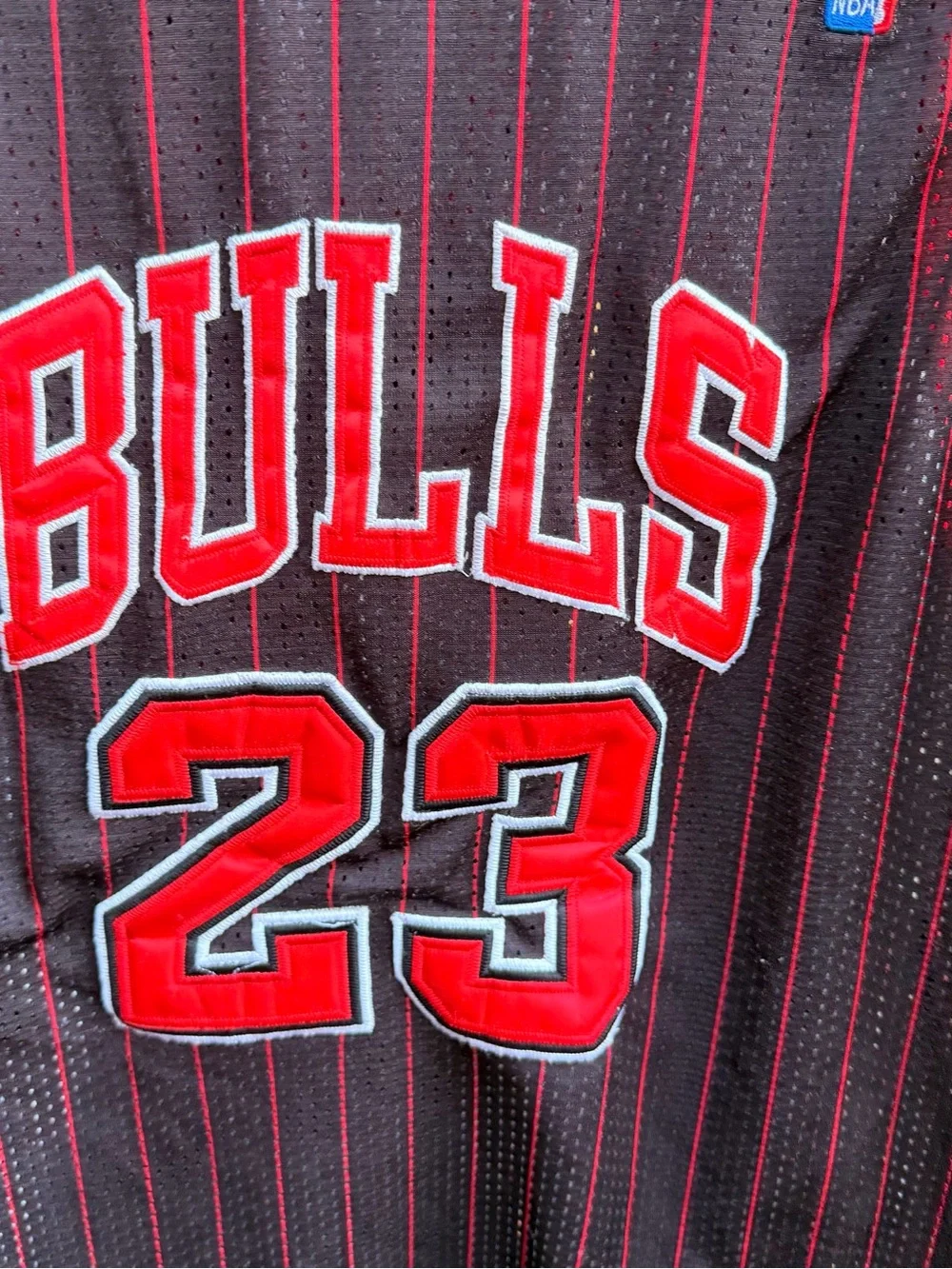 VINTAGE AUTHENTIC Nike Black and Red Chicago Bulls #23 Basketball Jersey Size L